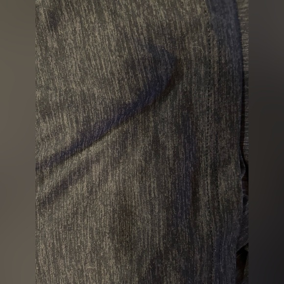 Boys under Armour Dri-Fit Size-YXL; Black & Slate Gray/EUC $15 for both - Picture 6 of 7